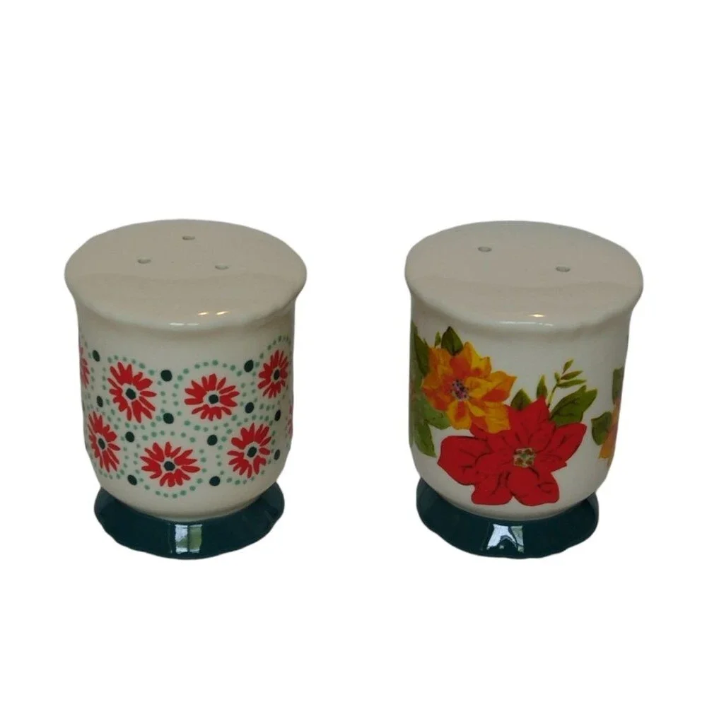 NWT Pioneer Woman Salt and Pepper Poinsettia shaker set